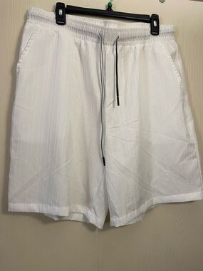 Men's White Drawstring Casual Shorts